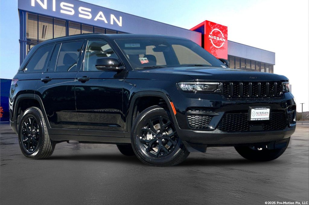 2025 Jeep Grand Cherokee Altitude 4x4's photo