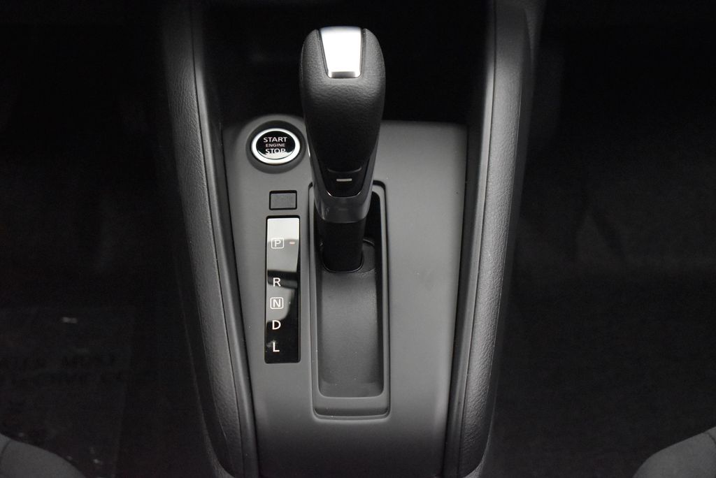 2025 Nissan Kicks S 28