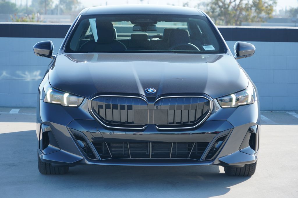 Thumbnail: 2027 BMW 5 Series - 2