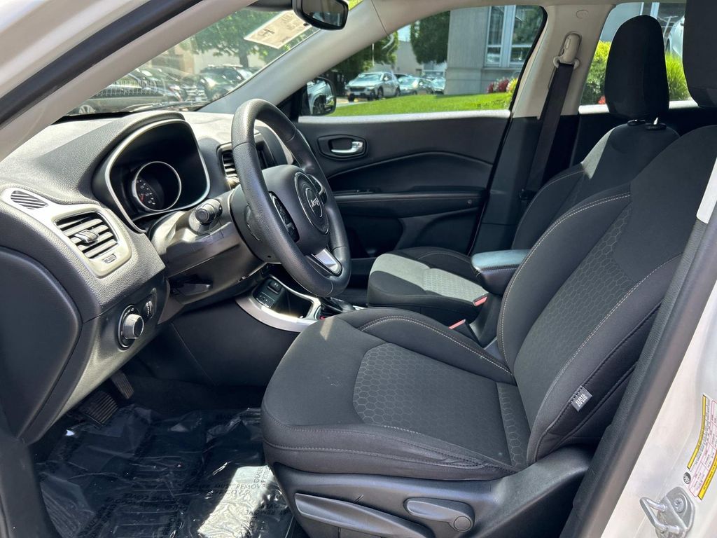 Thumbnail: 2018 Jeep Compass - 18