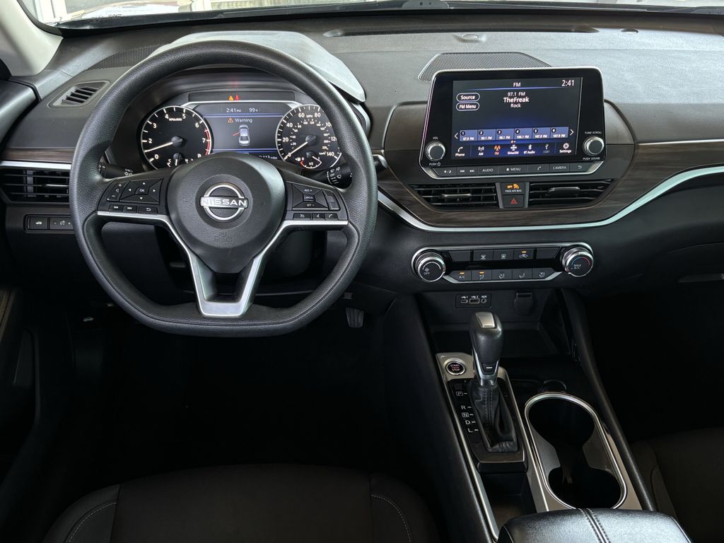 Used 2024 Nissan Altima Sedan