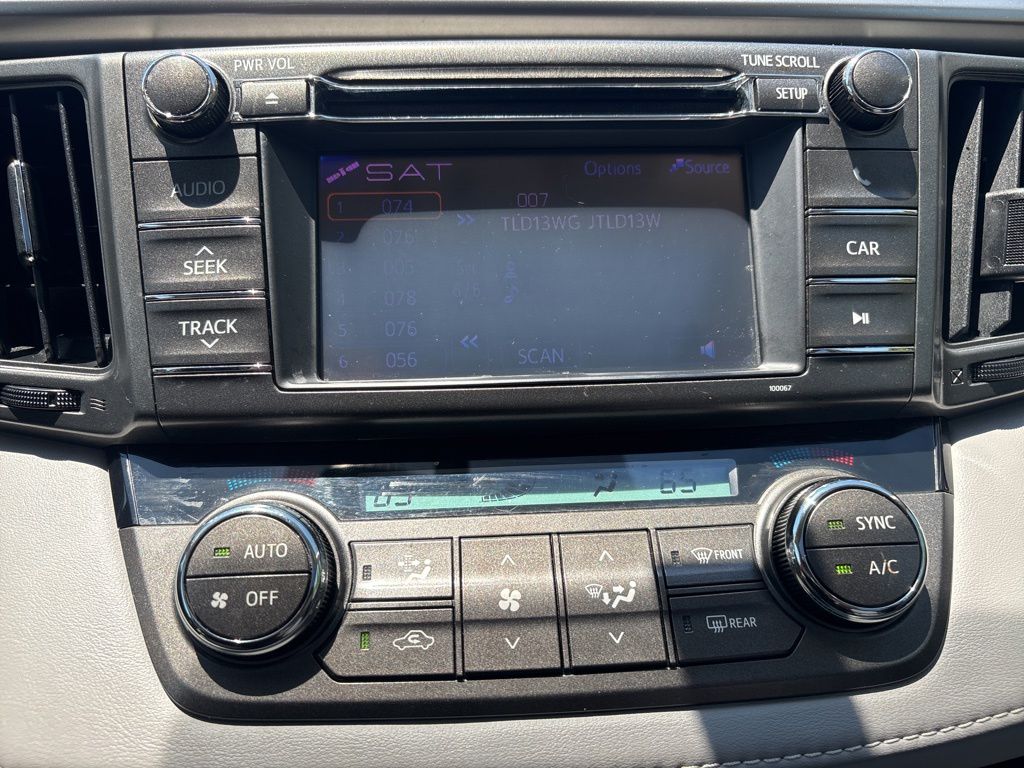 Used 2013 Silver Toyota XLE image 18