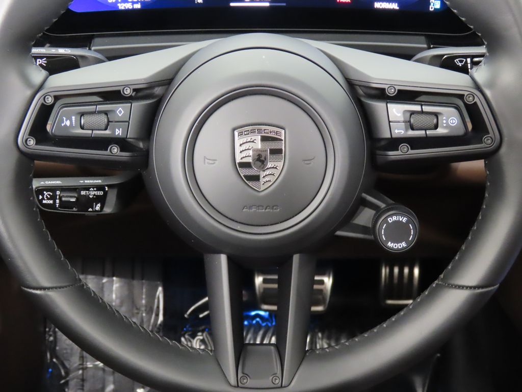 Thumbnail: 2024 Porsche Macan - 19