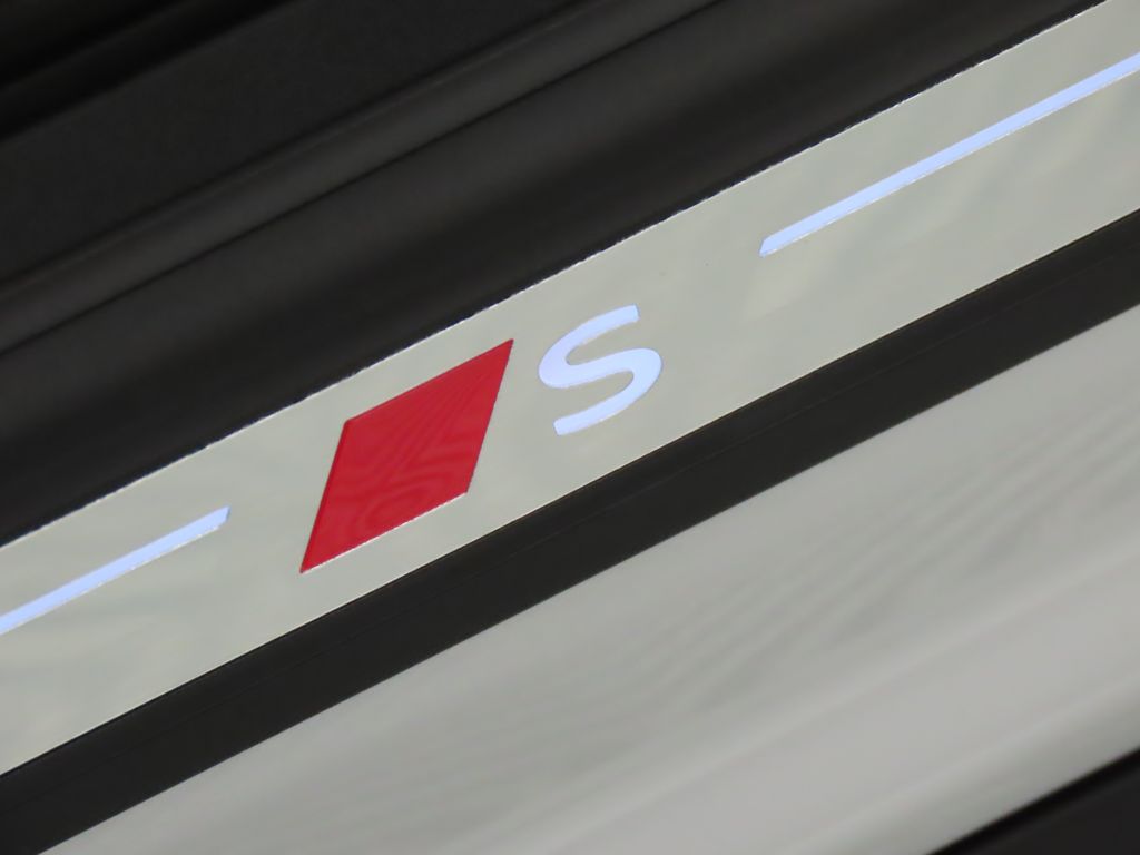 Thumbnail: 2025 Audi SQ5 - 32