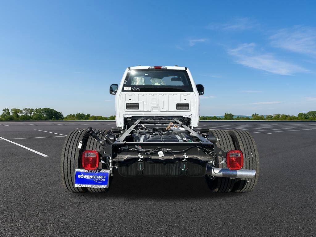 New 2025 Ford Super Duty F-600 Chassis Regular Cab (DRW) 169" Wheelbase XL