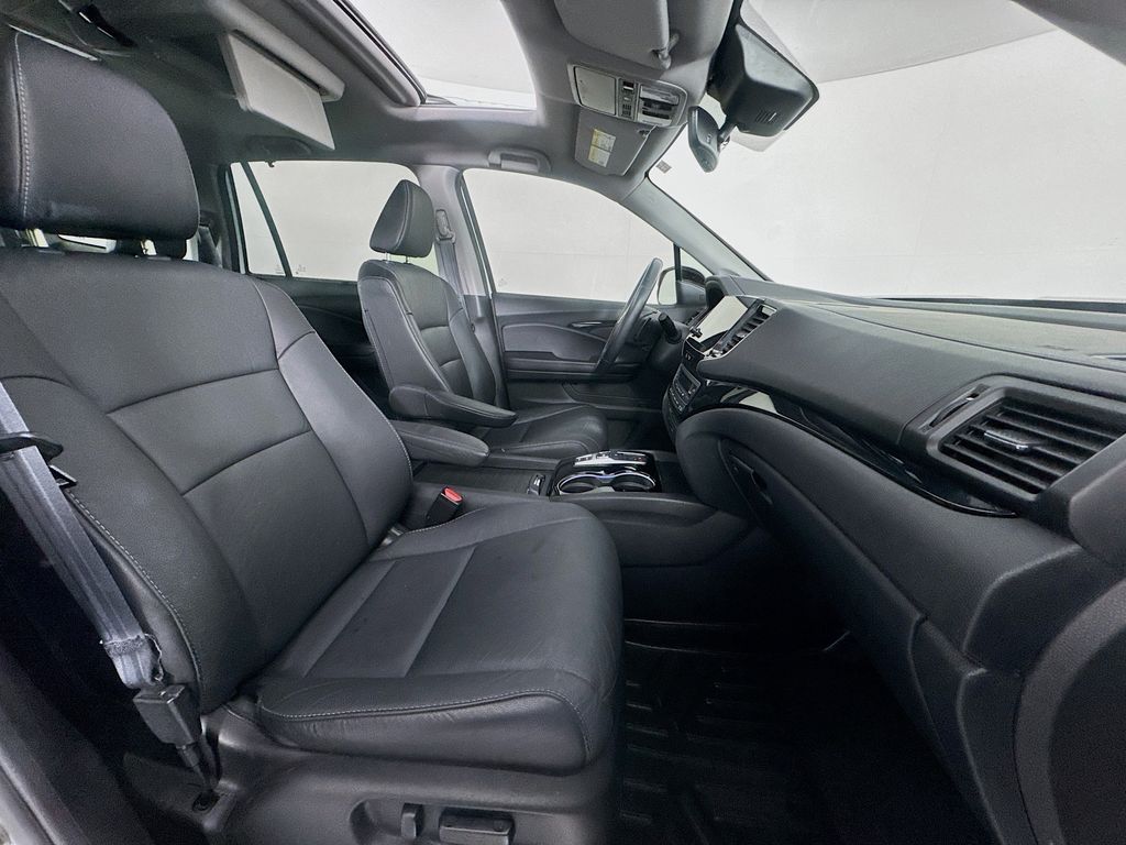 Used Car 2022 Honda Pilot  Touring For Sale Under $30,000 In Austin, Texas