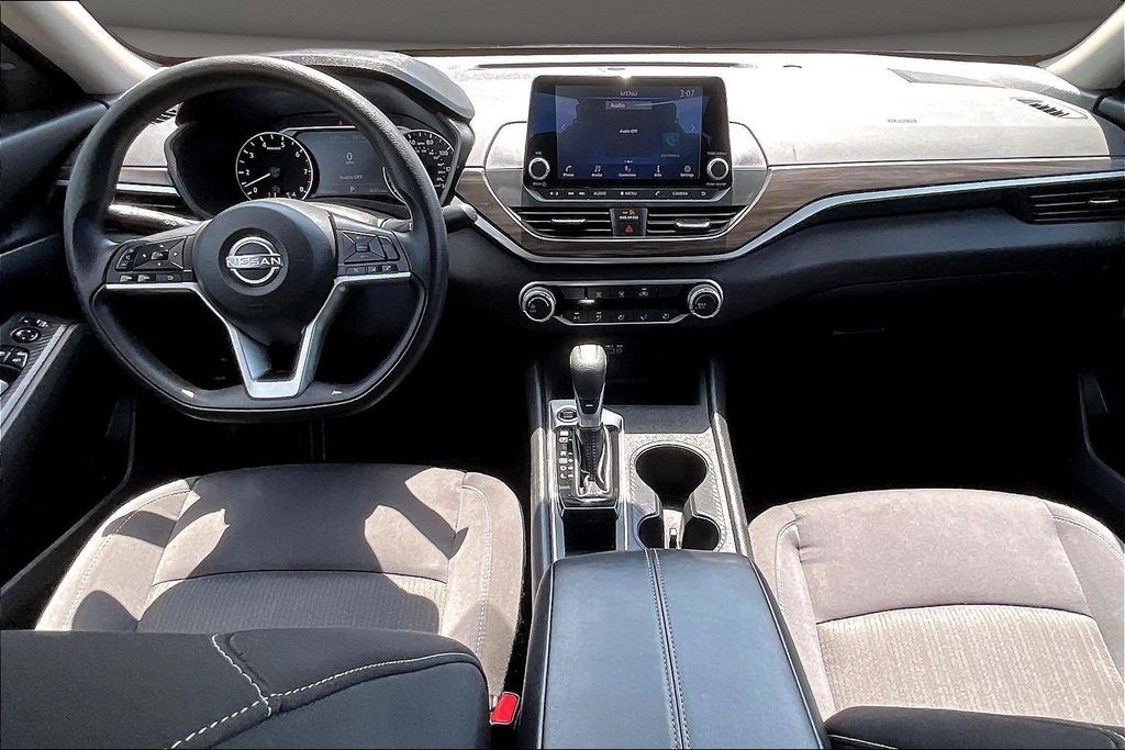 Used 2025 Nissan Altima Sedan