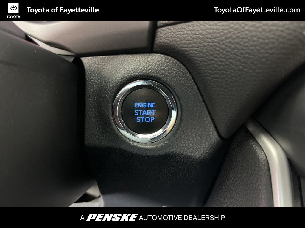 2021 Toyota RAV4 XLE 32