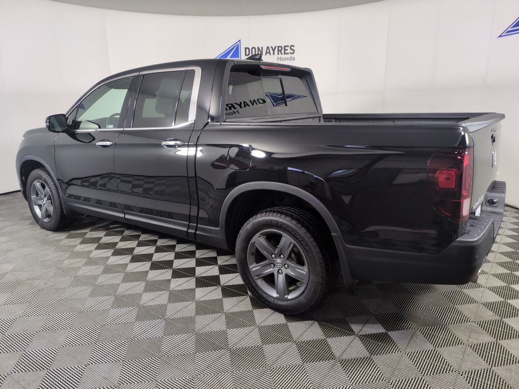 View vehicle photo 4