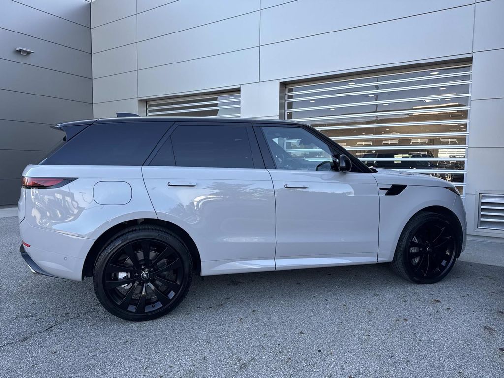 Certified Used 2025 Gray Land Rover Dynamic SE image 8