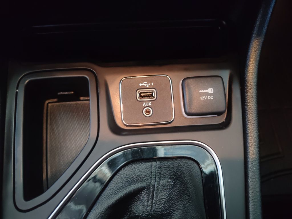 Used Car 2021 Jeep Cherokee  Altitude For Sale Under $25,000 In Austin, Texas