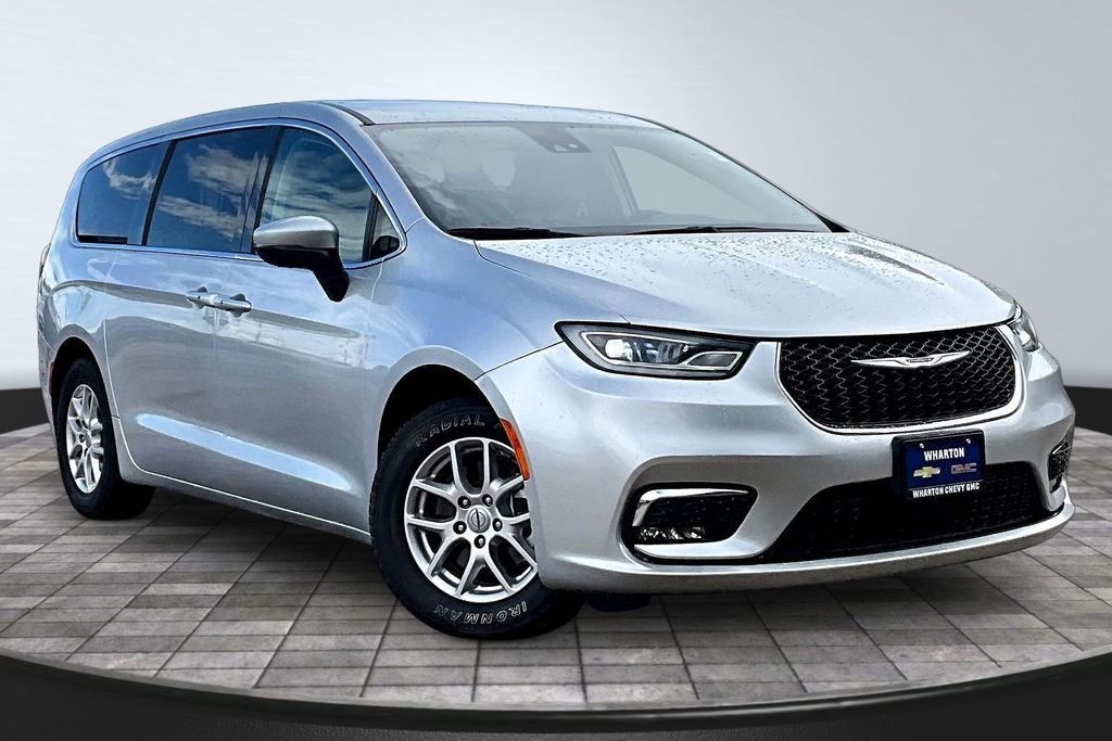 2023 Chrysler Pacifica Touring L - 3