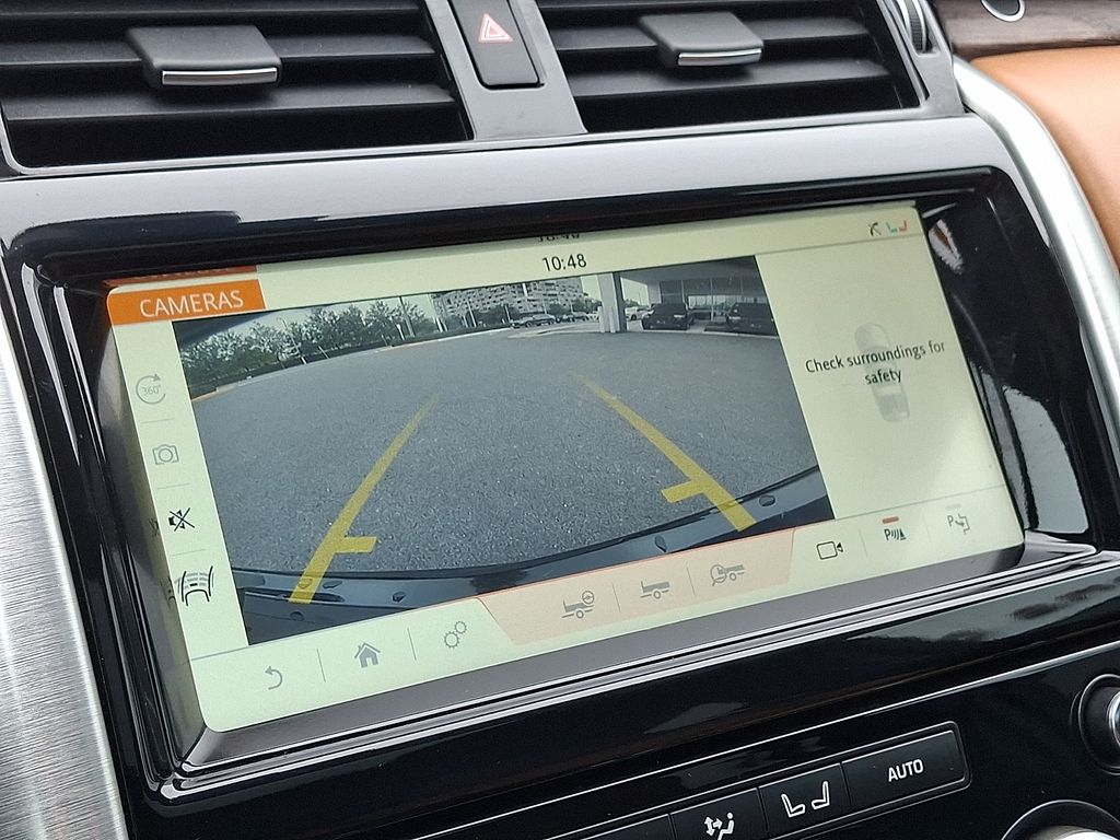 Thumbnail: 2019 Land Rover Discovery - 18