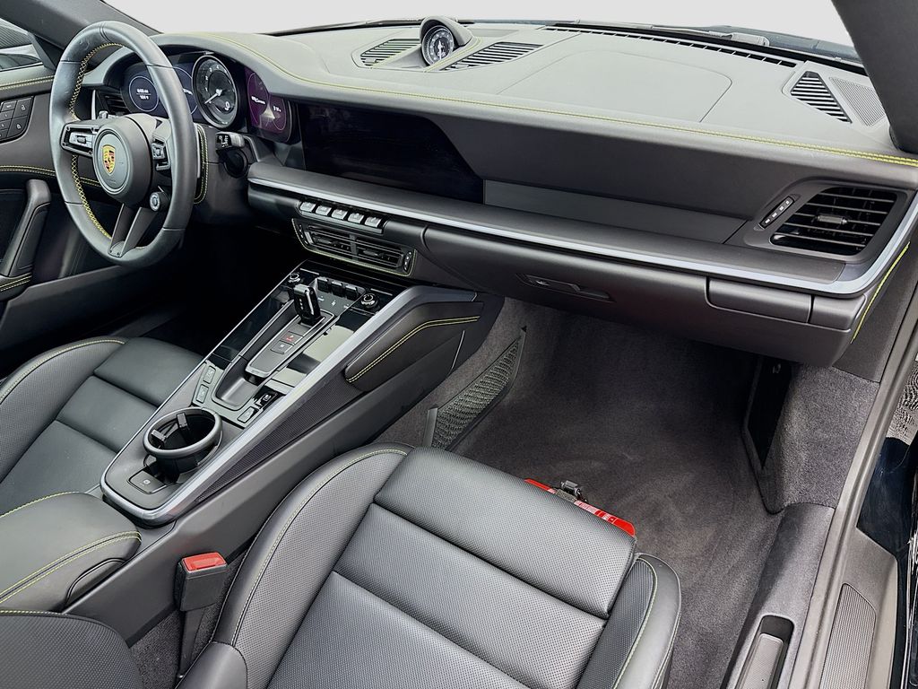 Thumbnail: 2022 Porsche 911 - 20