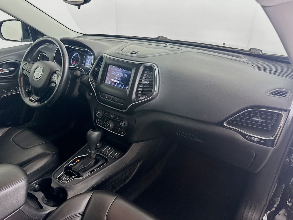 Thumbnail: 2021 Jeep Cherokee - 28