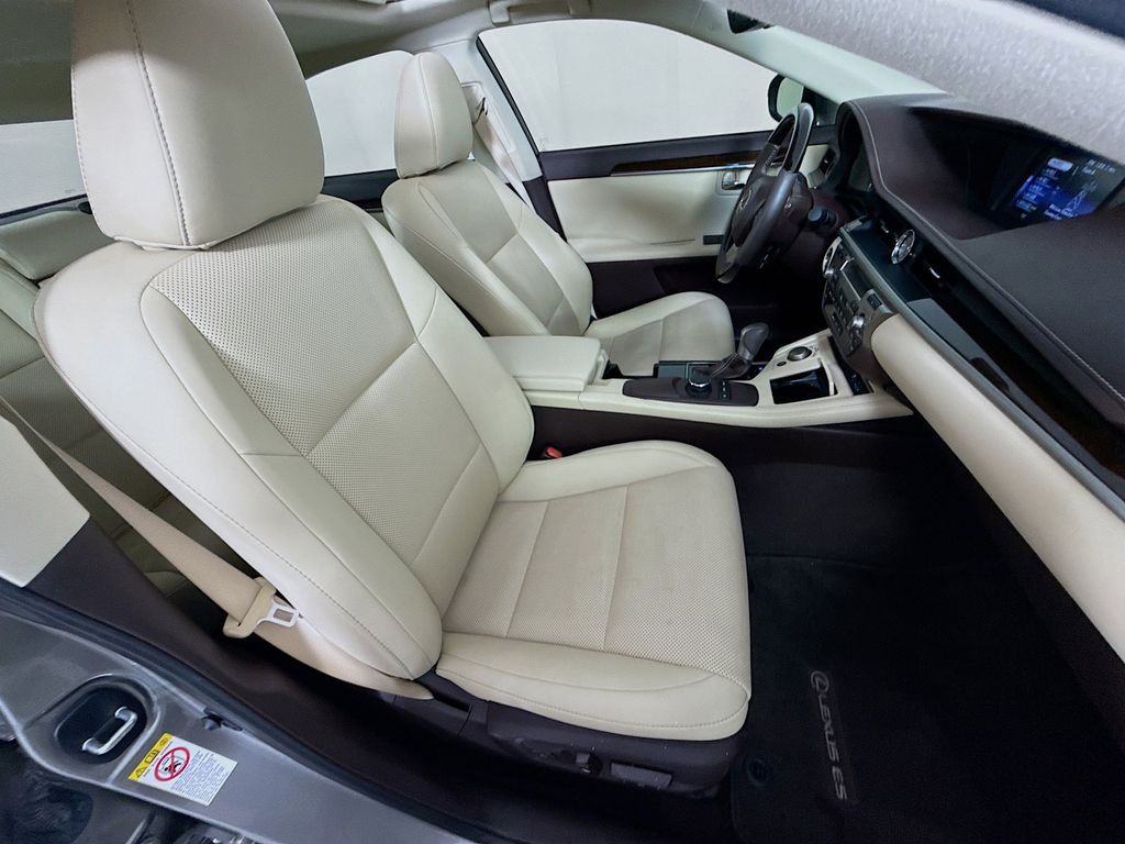 Thumbnail: 2017 Lexus ES - 26