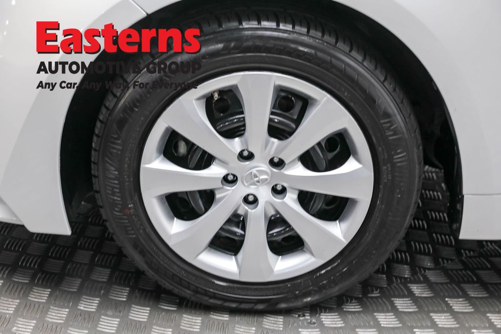 Used 2022 White Toyota LE image 30