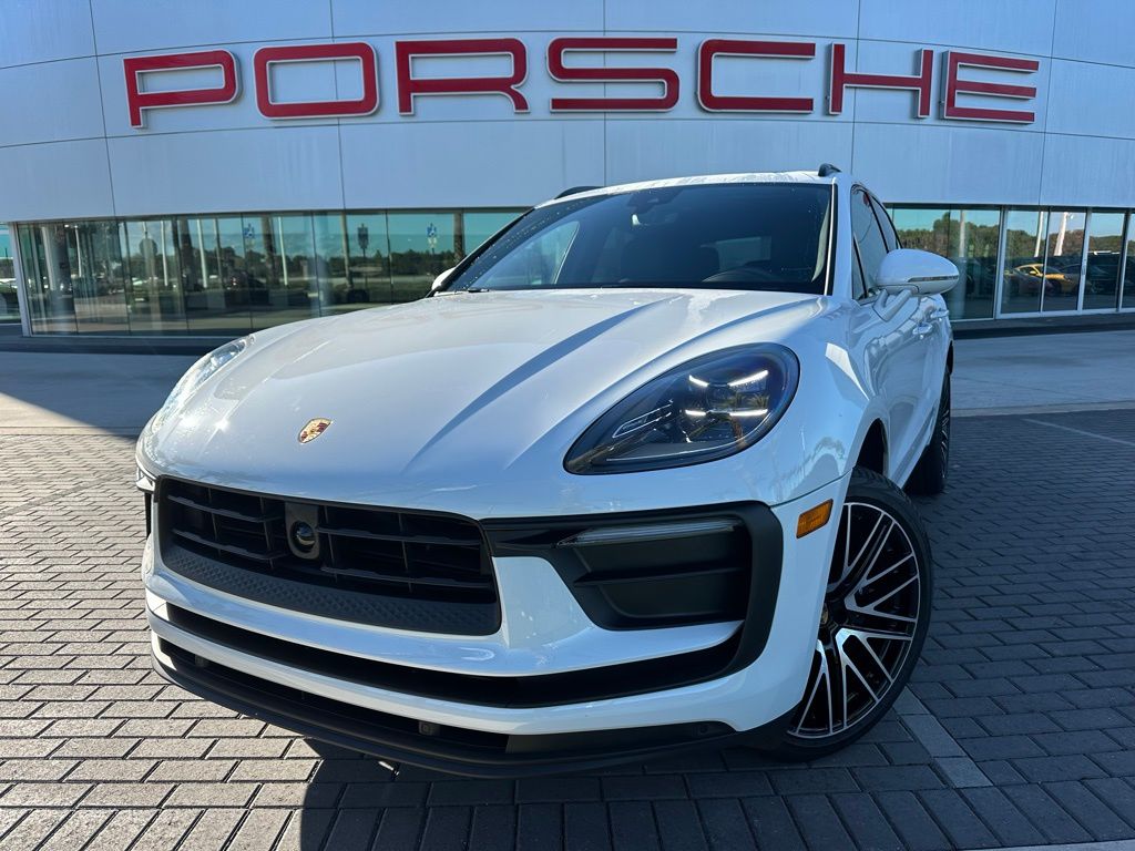 2025 Porsche Macan's photo
