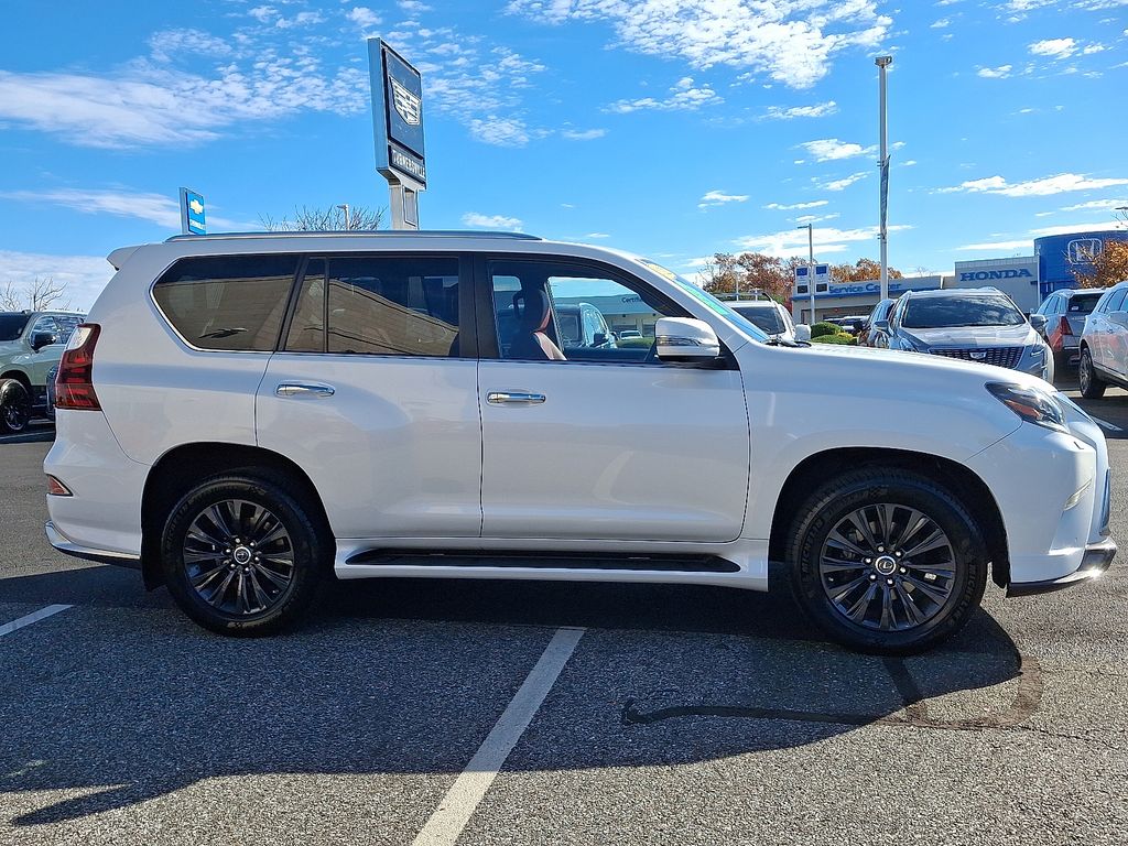 Thumbnail: 2022 Lexus GX - 8