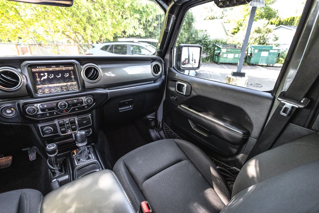2021 Jeep Wrangler Unlimited Unlimited Sahara thumbnail 21