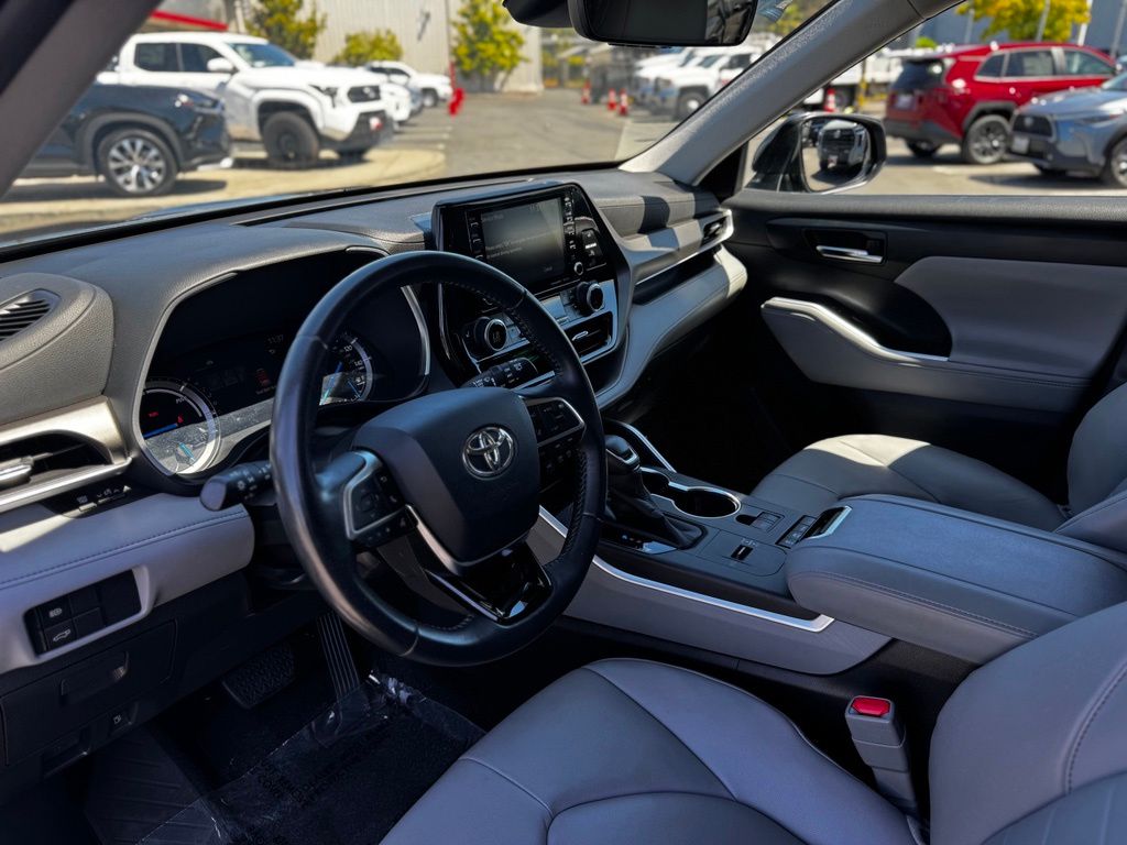 Used 2020 Toyota Highlander Hybrid SUV
