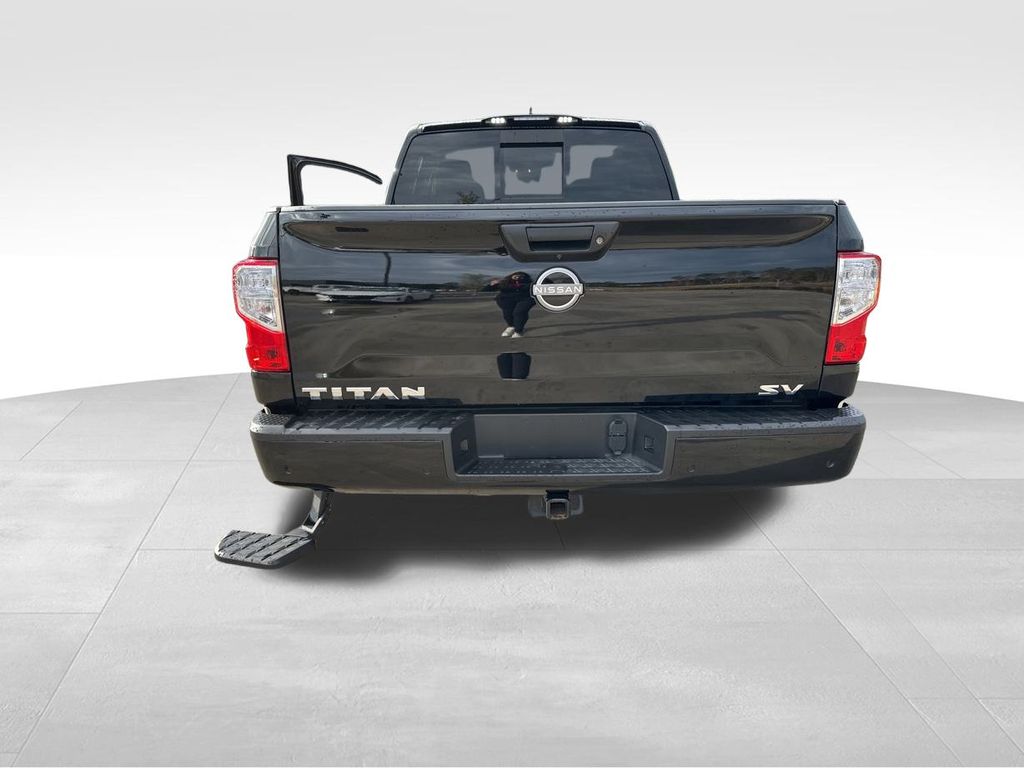 2024 Nissan Titan SV 23