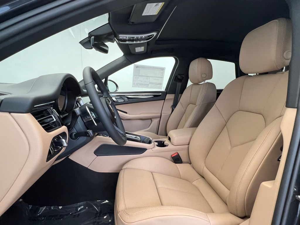 Thumbnail: 2025 Porsche Macan - 5