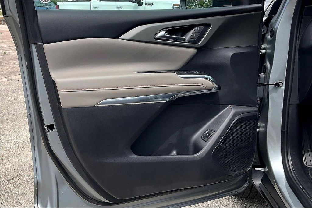 Used 2025 Chevrolet Traverse LT 4D Sport Utility