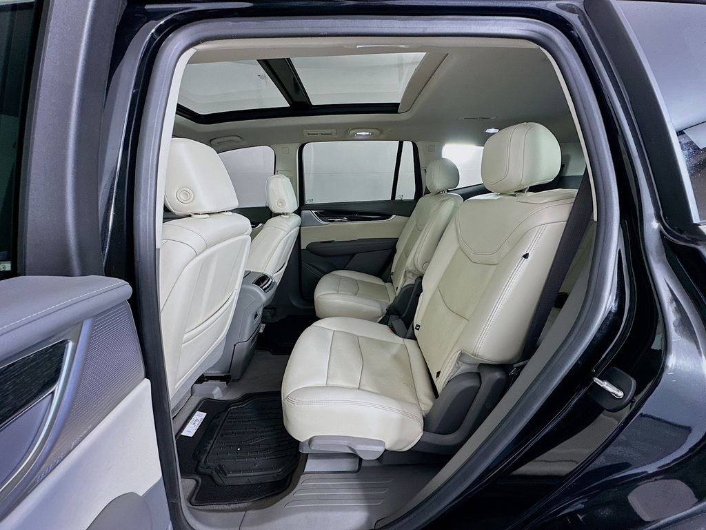 Thumbnail: 2021 Cadillac XT6 - 26
