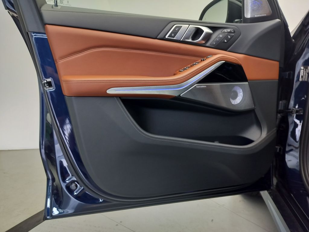 Thumbnail: 2026 BMW X7 - 6