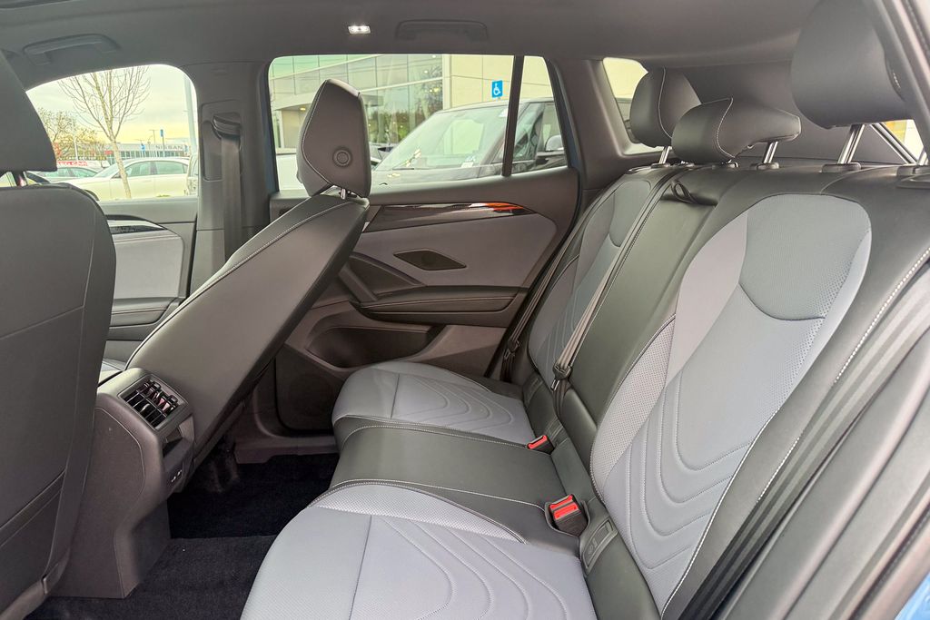 New 2026  Volkswagen 2.0T SE R-Line Black image 23