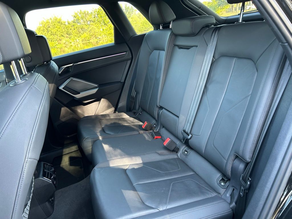 Thumbnail: 2022 Audi Q3 - 13