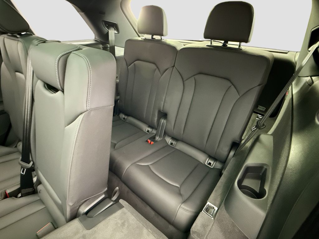 Thumbnail: 2026 Audi Q7 - 23