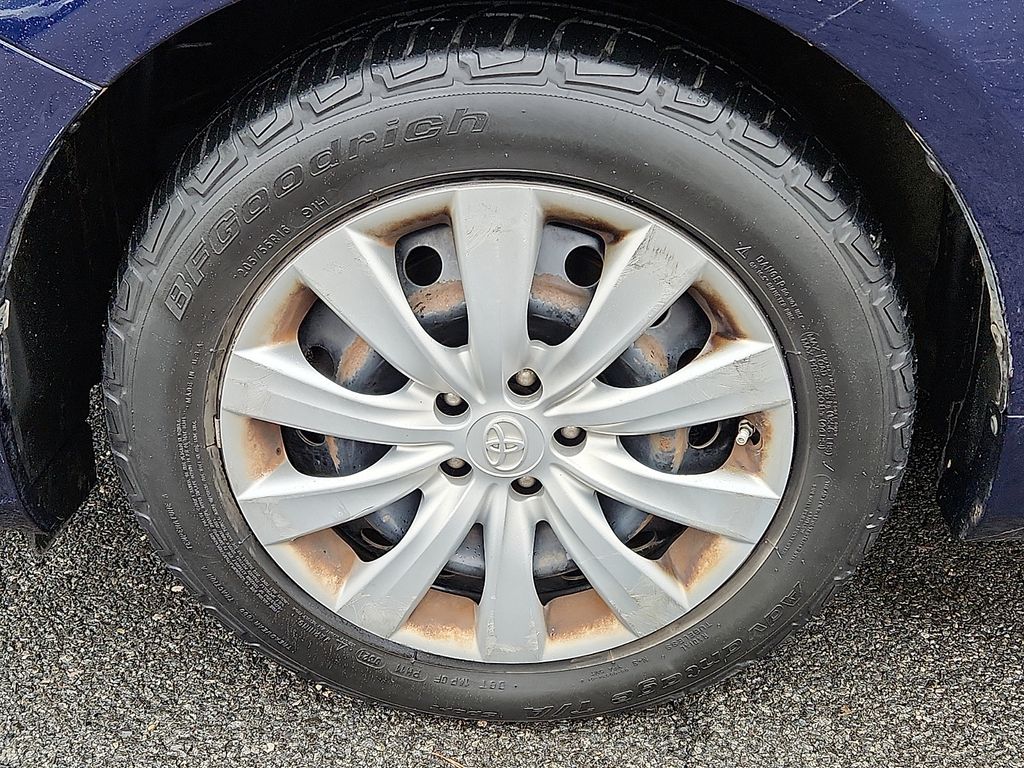 Thumbnail: 2013 Toyota Corolla - 8