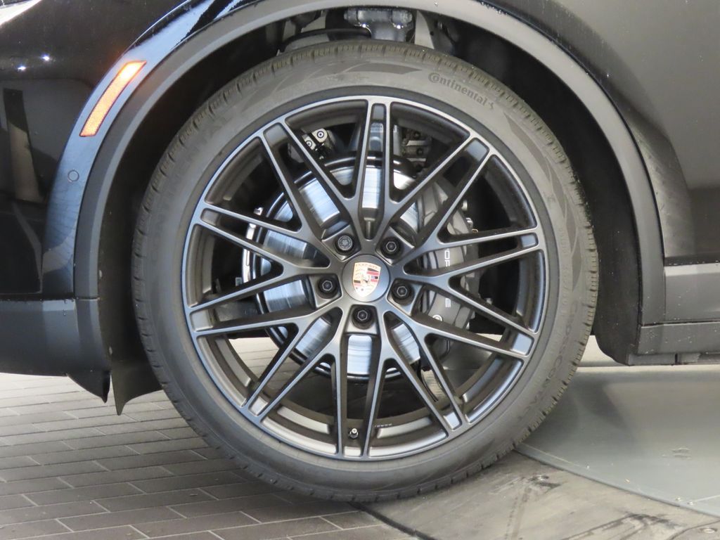 Thumbnail: 2026 Porsche Macan - 11