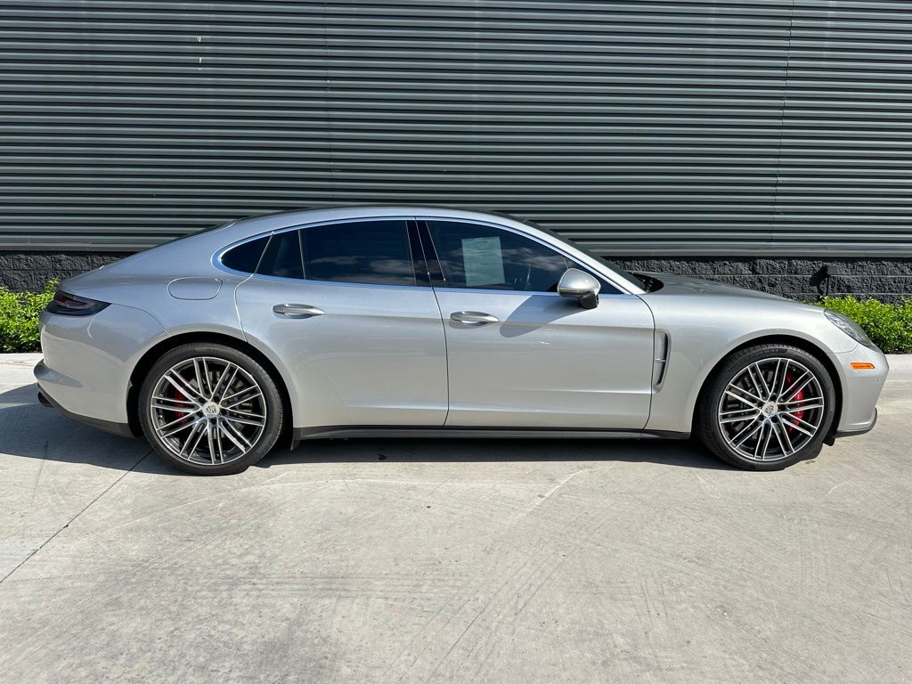 2017 Porsche Panamera Turbo 8