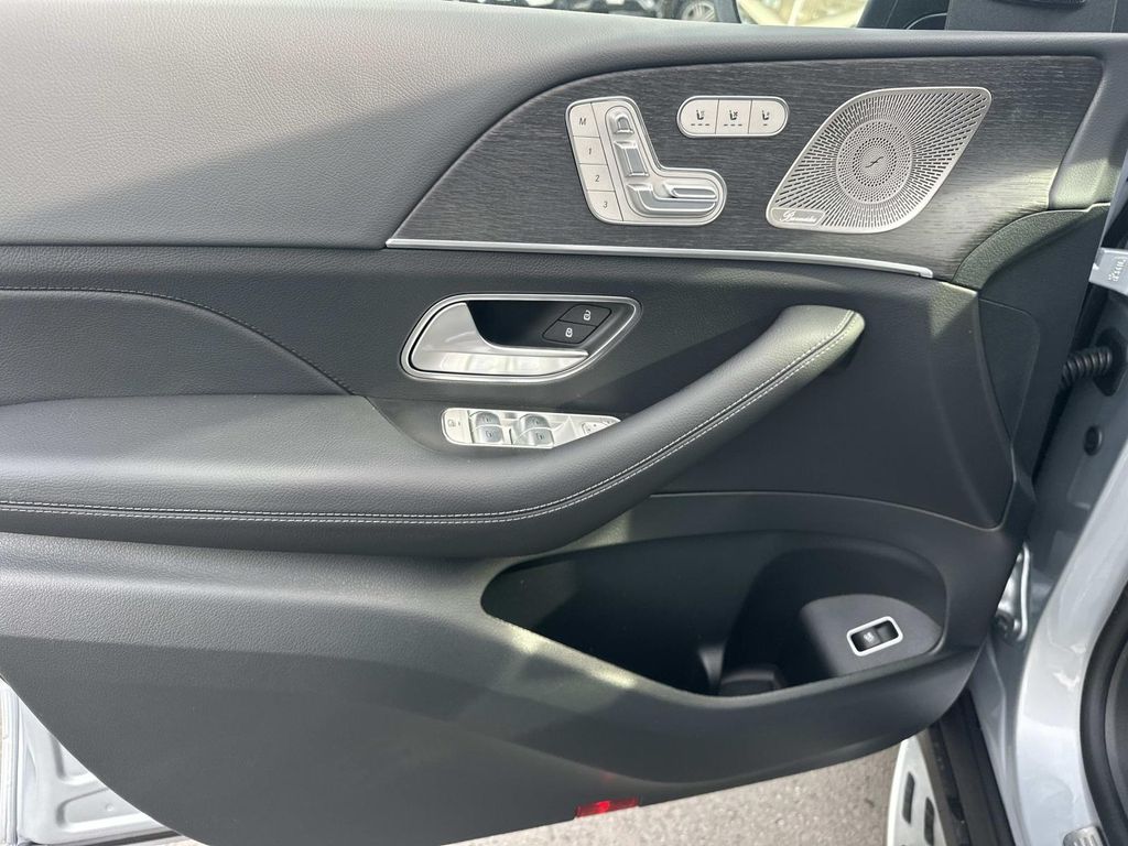 Thumbnail: 2026 Mercedes-Benz GLS - 10