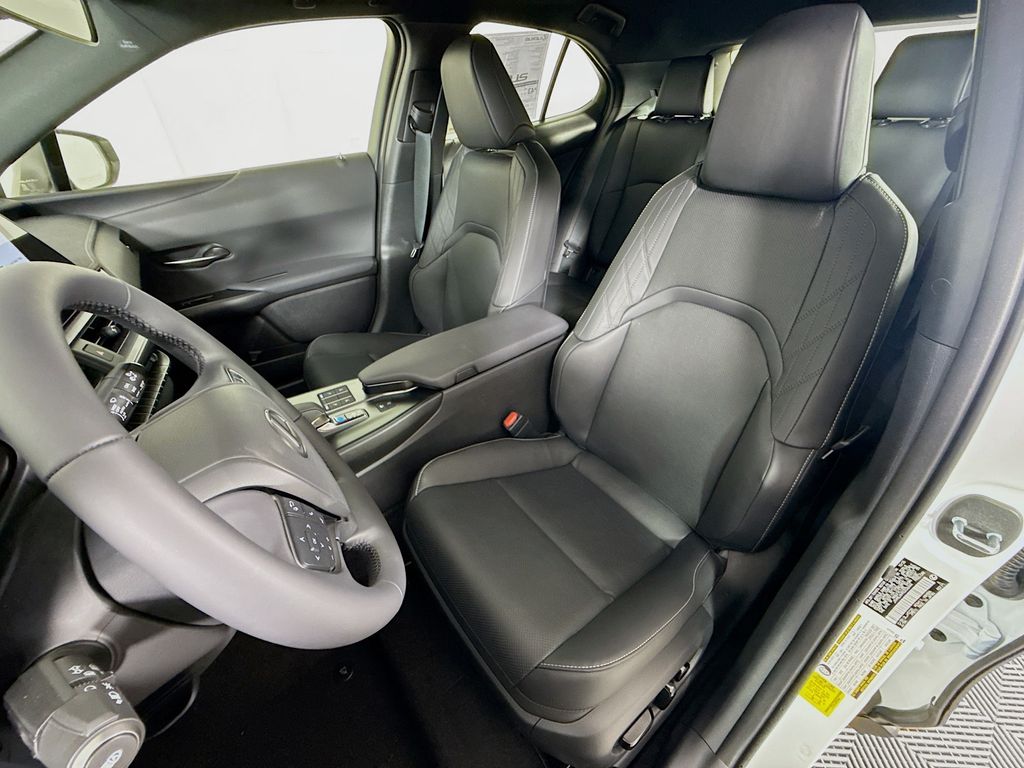 Thumbnail: 2025 Lexus UX - 16