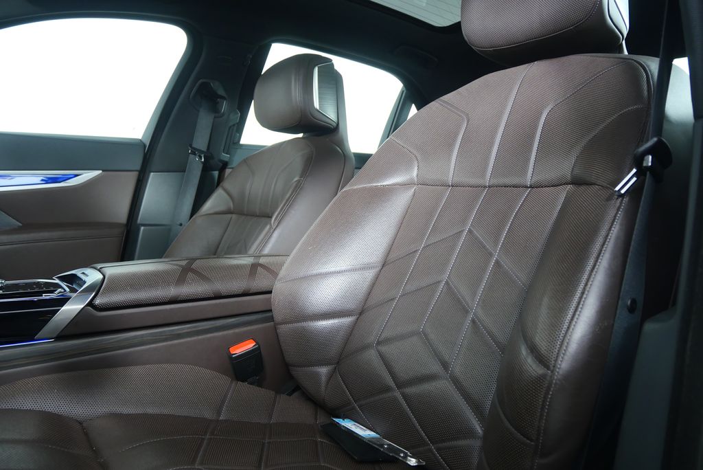 Thumbnail: 2023 BMW 7 Series - 10