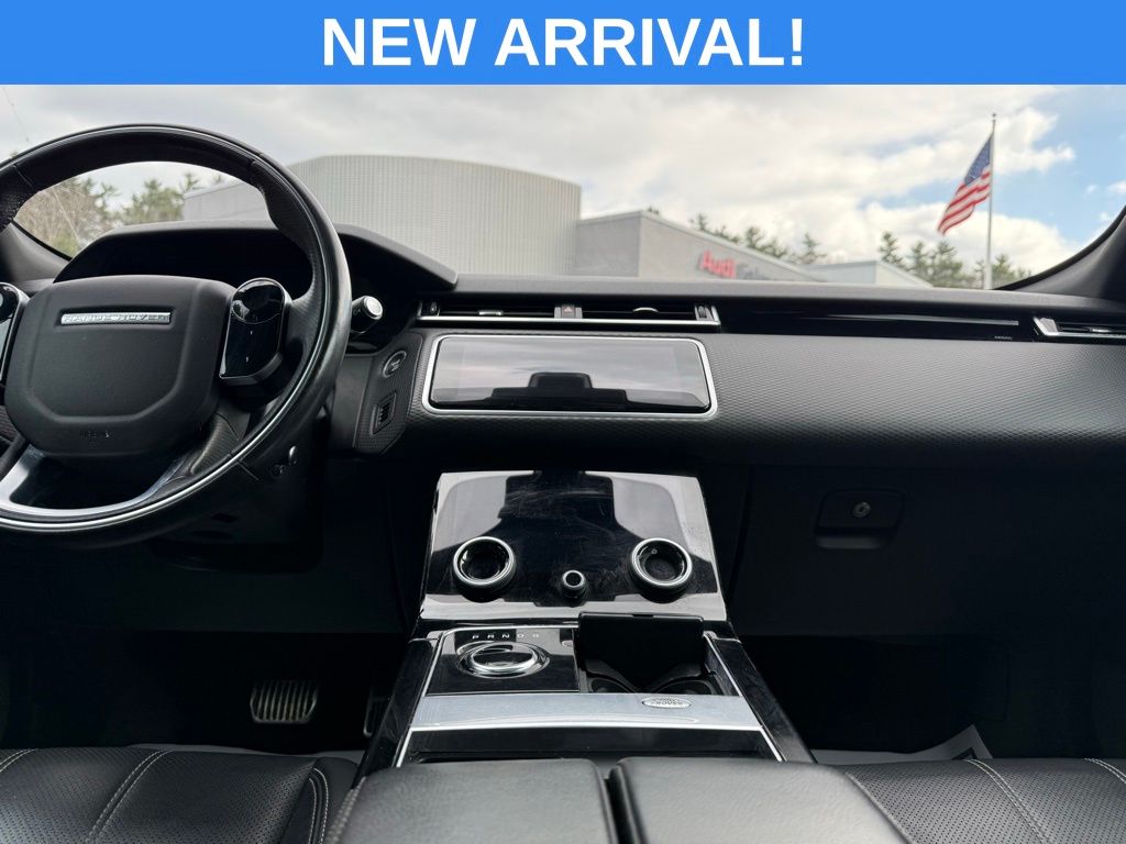 Used 2019 White Land Rover SE R-Dynamic image 35