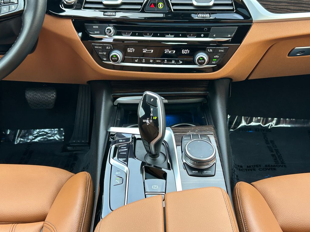 Thumbnail: 2022 BMW 5 Series - 26