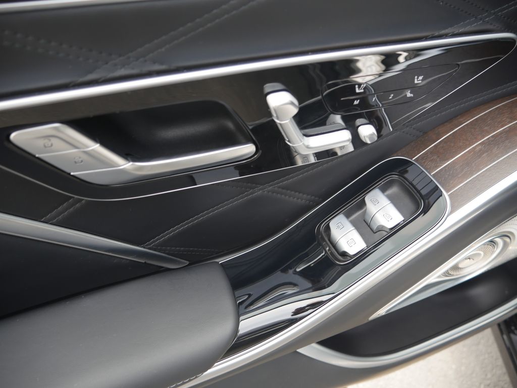 Thumbnail: 2023 Mercedes-Benz S-Class - 21