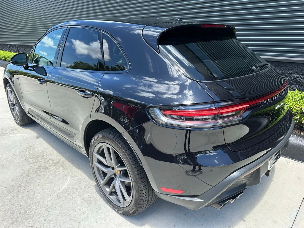 Thumbnail: 2023 Porsche Macan - 3