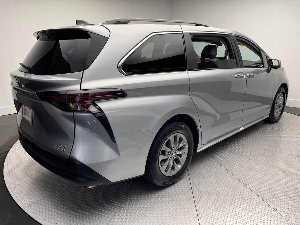 Thumbnail: 2023 Toyota Sienna - 5