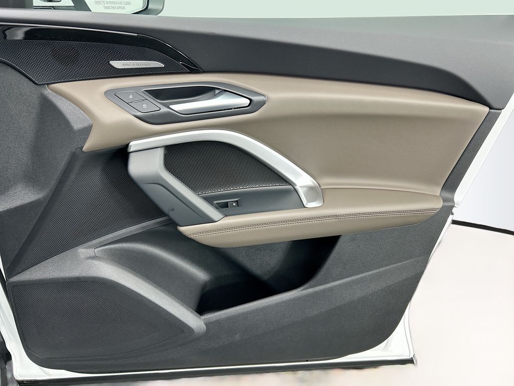 Thumbnail: 2025 Audi Q5 - 25