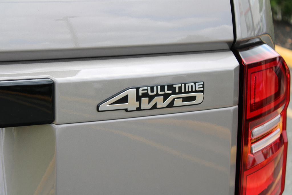 Used 2025  Toyota Base image 30