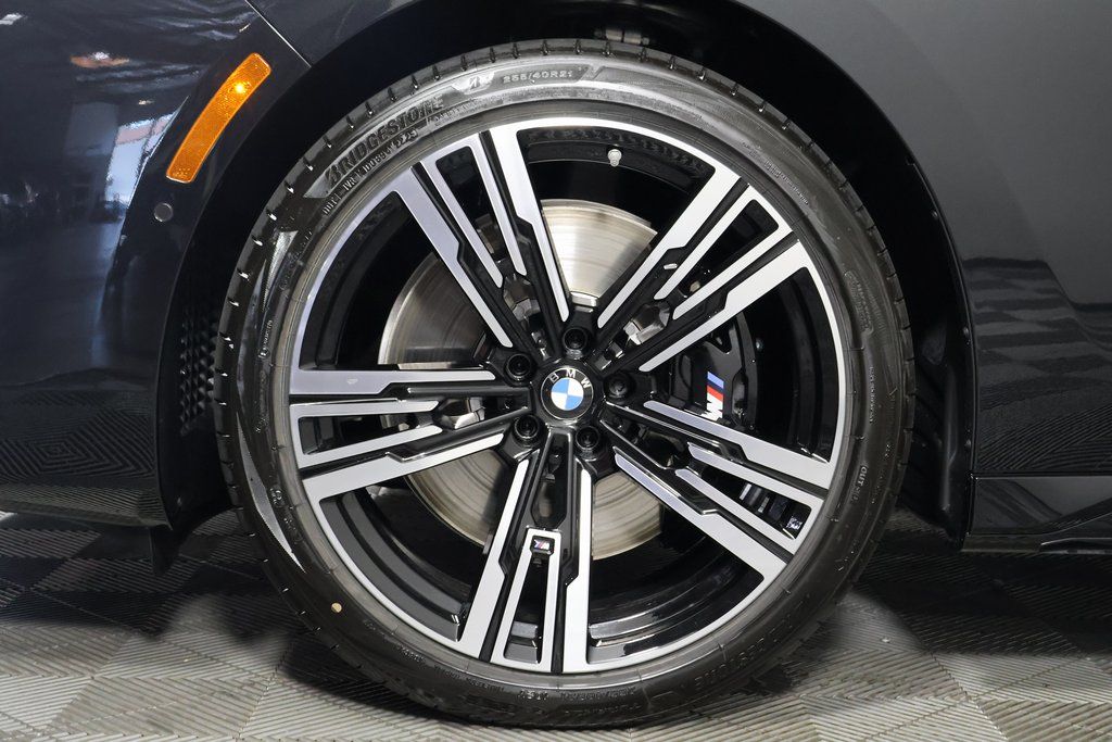 Thumbnail: 2026 BMW 7 Series - 10