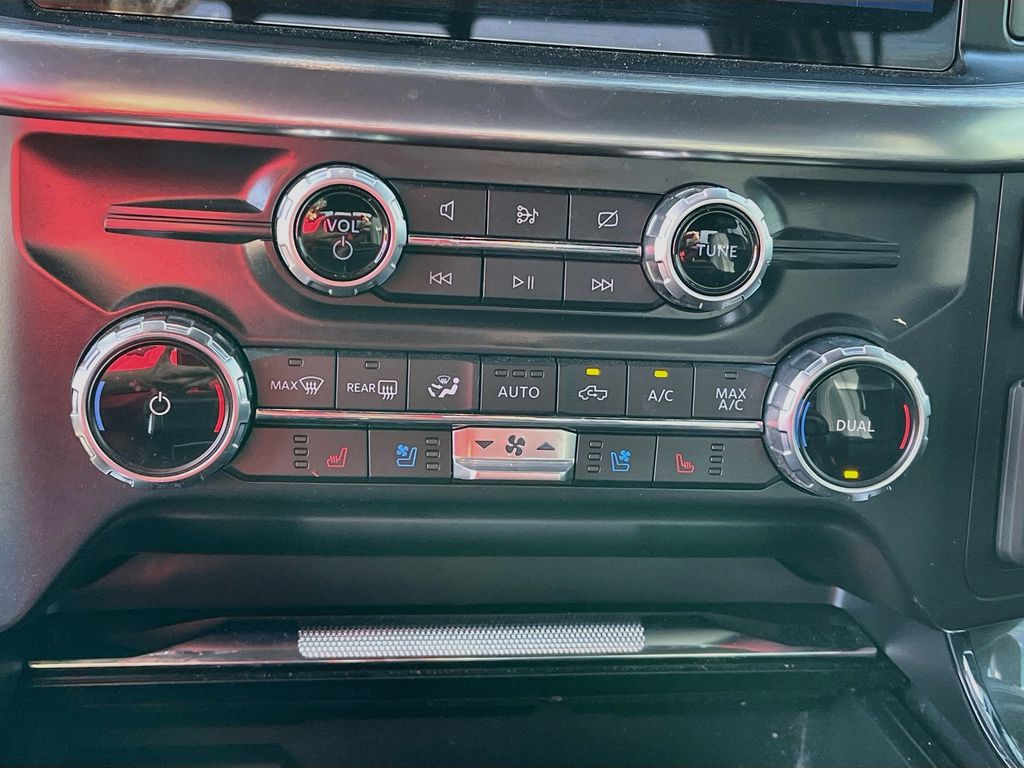 Used 2022 White Ford Lariat image 15