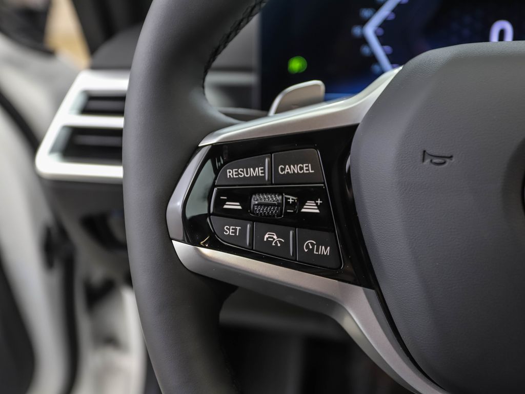 Thumbnail: 2025 BMW 3 Series - 11