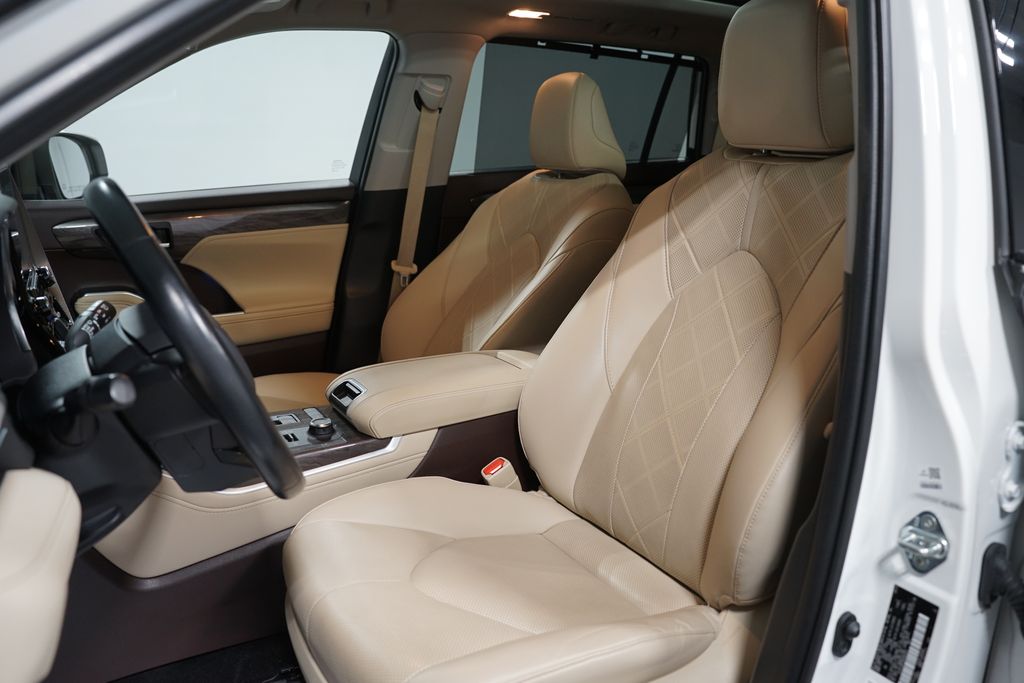 Thumbnail: 2021 Toyota Highlander - 29